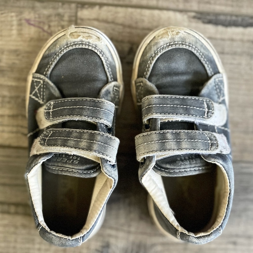 Toddler Sperry Velcro Shoes size 9